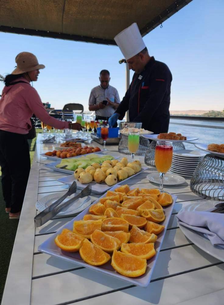 Five Star Nile Cruise From Aswan To Luxor Ξενοδοχείο Εξωτερικό φωτογραφία